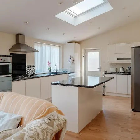 Spacious Garden And A64 - Dog Friendly York