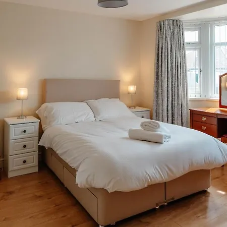 Сasa de vacaciones Spacious Garden And A64 - Dog Friendly *