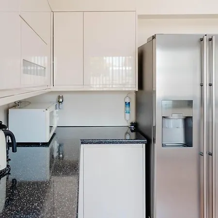 Spacious Garden And A64 - Dog Friendly