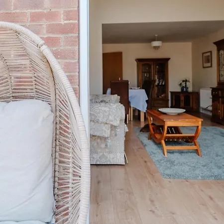 Сasa de vacaciones Spacious Garden And A64 - Dog Friendly *