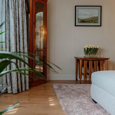 Spacious Garden And A64 - Dog Friendly *