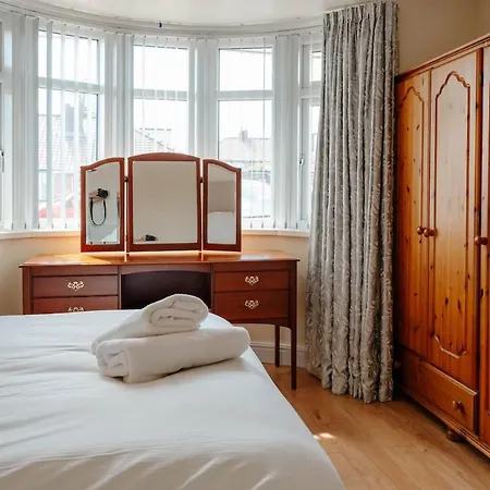 Сasa de vacaciones Spacious Garden And A64 - Dog Friendly
