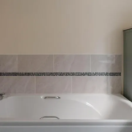 Spacious Garden And A64 - Dog Friendly