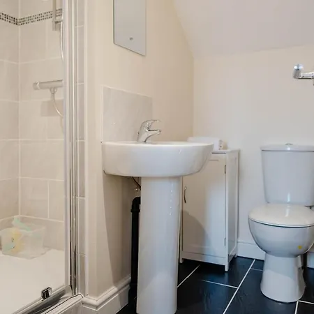 Spacious Garden And A64 - Dog Friendly