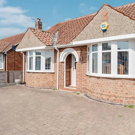 Spacious Garden And A64 - Dog Friendly